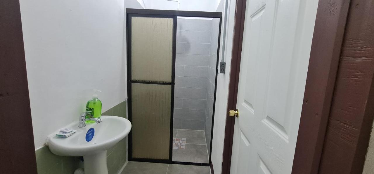 Sleep&Go! Cabina Con 5 Camas Individuales - Siquirres Centro Siqurres Da Alegria ภายนอก รูปภาพ